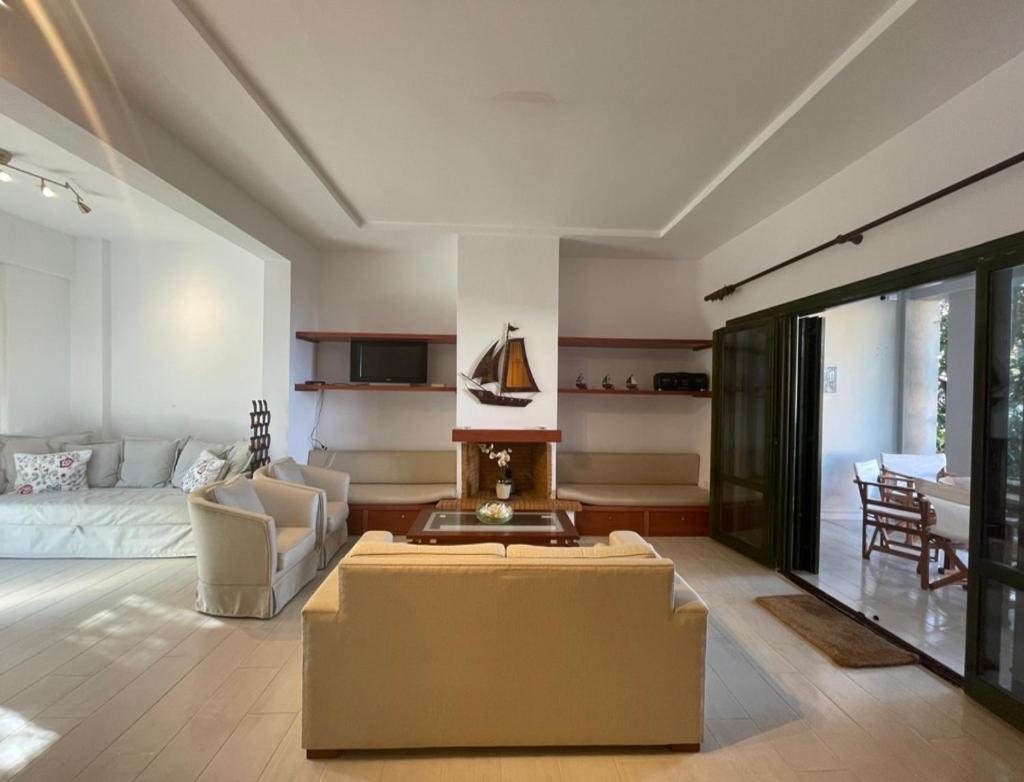 Stay At Beachfront Villa Lilia In Pefkohori, Halkidiki For A Dreamy Vacation Exterior photo